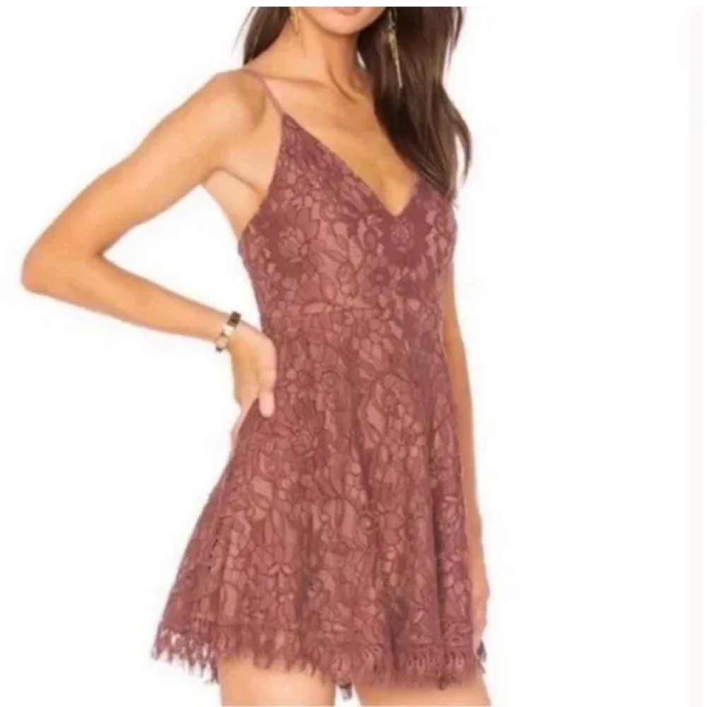 NBD Jonas Floral Lace Fit & Flare V-Neck Mini Dress Dark
Wysteria Size M.